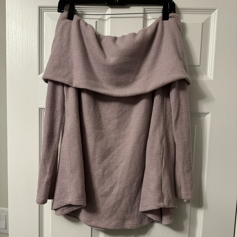 BNWOT OFF THE SHOULDER SUPER SOFT SWEATER! SIZE M!